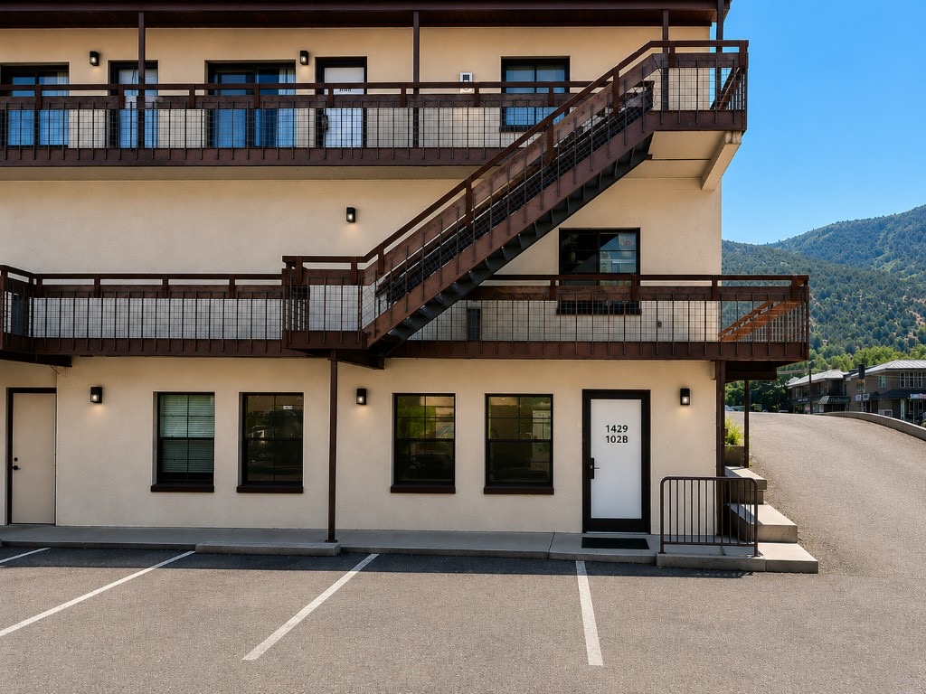 Glenwood Springs Clinic exterior